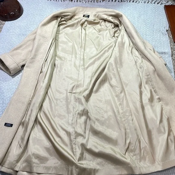 Stunningly Beautiful Wool Blend Coat Long Made in USA Cream/Off White/Tan